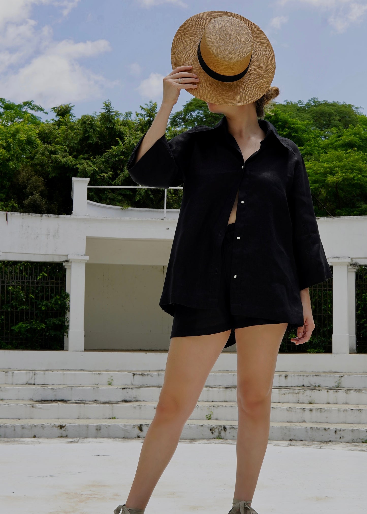 DOMINICA BLOUSE BLACK HAT LINEN